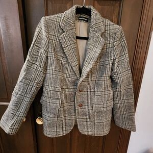 Harvè Bernard Gray Sport Coat with Classic Plaid Design Size 10 VINTAGE